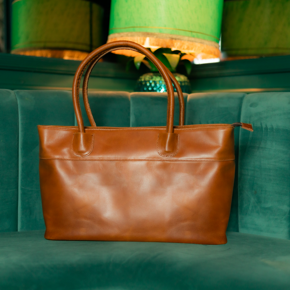 ESSENTIAL HANDCRAFTED LEATHER SHOULDER BAG: ELEVATE YOUR WARDROBE