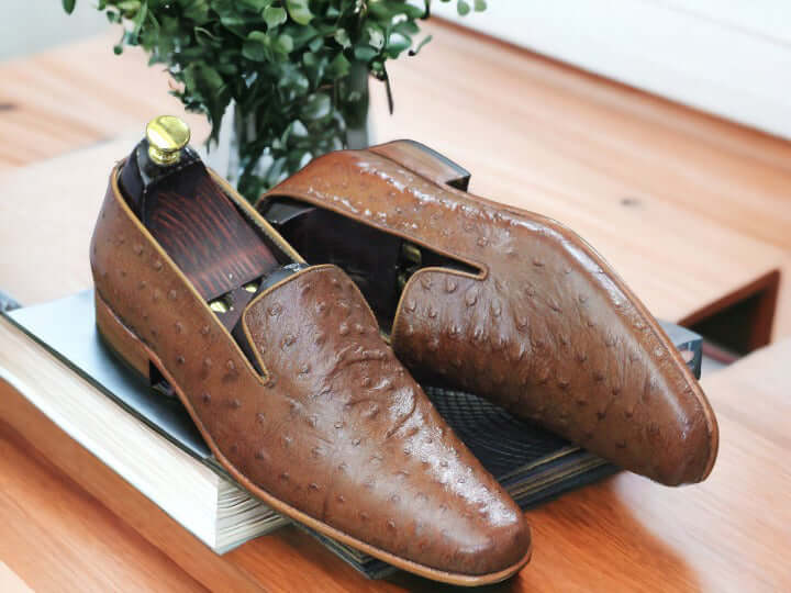 Men Ostrich Print Loafers