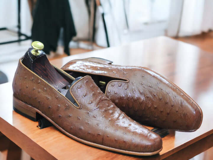 Men Ostrich Print Loafers
