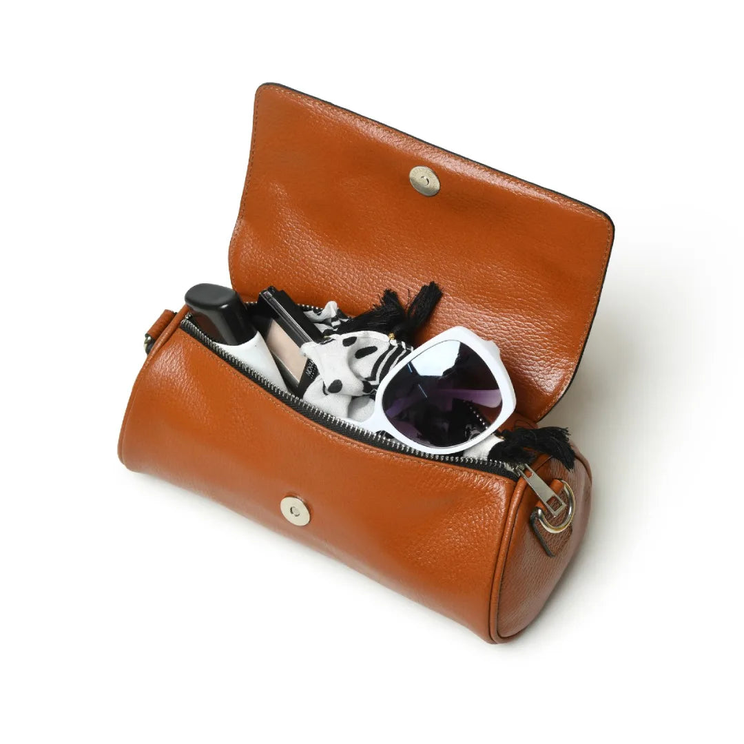 Leather woman clutch bag